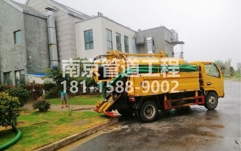 大同村小区化粪池清理