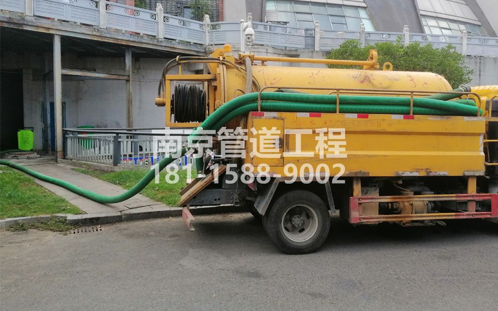 大同村商场隔油池吸污