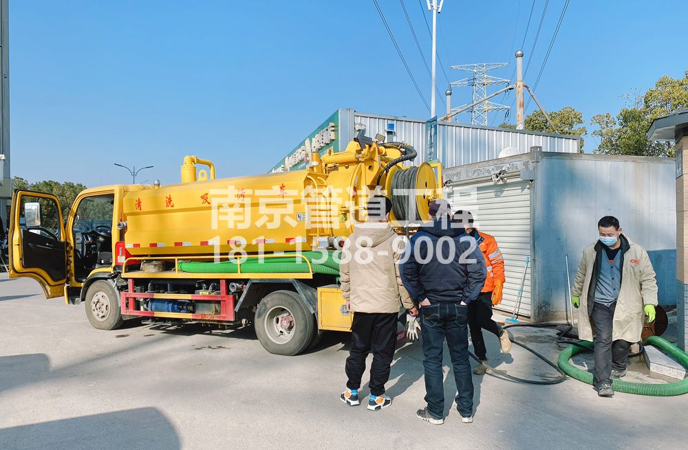 大同村粮油市场化粪池清理
